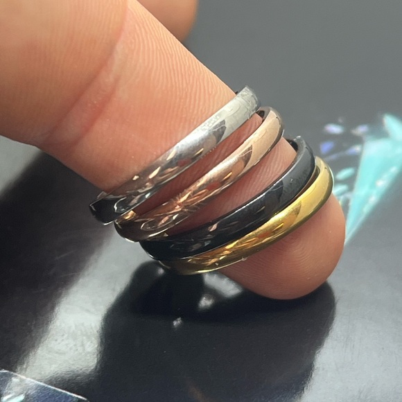4 Pcs Set Stainless Steel Rings - Picture 3 of 3